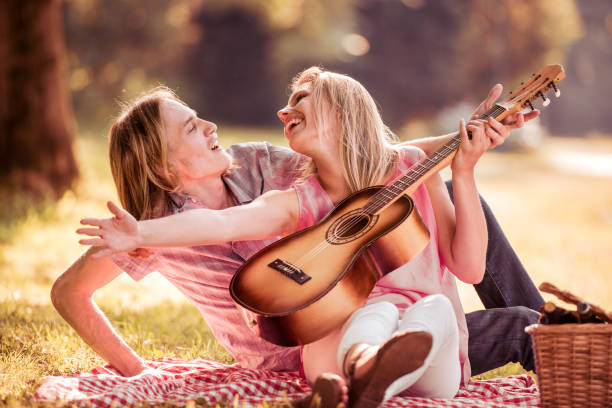 istock Young couple on a picnic 811286004