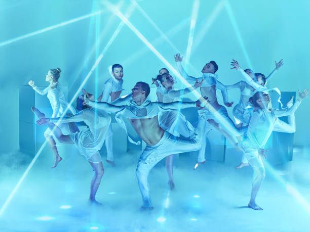 группа современных танцоров балета - dance company стоковые фото и изображения