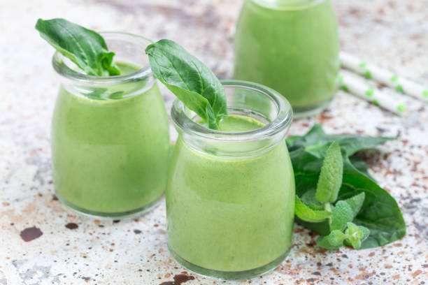 istock Vanilla, mint, spinach and coconut milk detox green smoothie, horizontal 811428000
