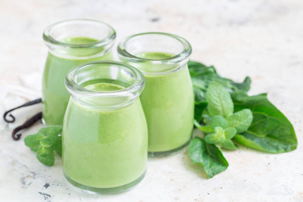 istock Vanilla, mint, spinach and coconut milk detox green smoothie, horizontal 811428034