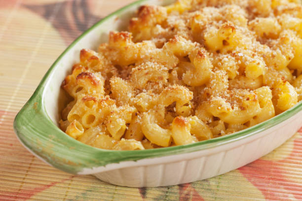 istock Oven baked mac and cheese 811500004