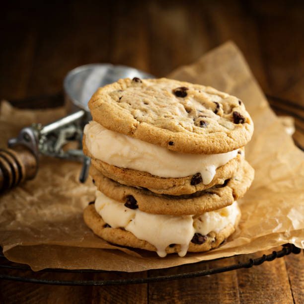 istock Ice cream sandwiches with chocolate chip cookies 811503310