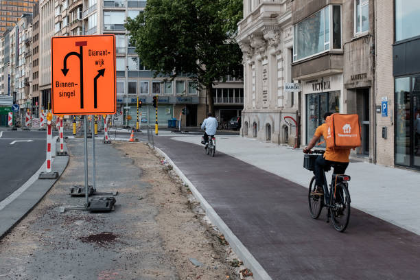 road signs in support of massive roadworks in center of antwerp, belgium - traffic jam imagens e fotografias de stock