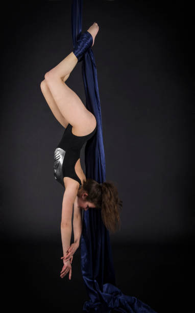 istock Young,smiling girl does exercises on the canvases. 811589210