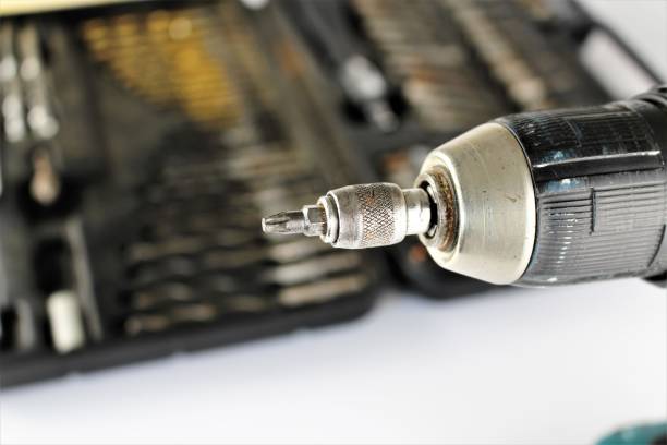 an image of a screwdriver - background blurry - drill bit fotos imagens e fotografias de stock