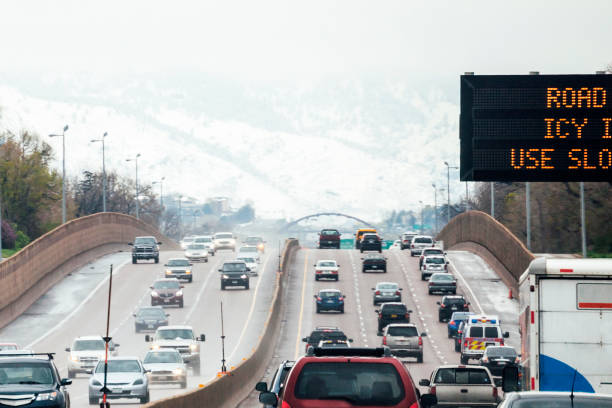 冬の交通、コロラド州 - denver colorado colorado winter snow ストックフォトと画像