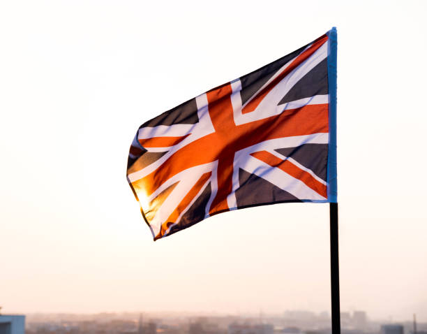 flag of the united kingdom waving in sunset - british flag freedom photography english flag imagens e fotografias de stock