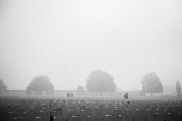 Tyne Cot Cemetary Tyne Cot is one of the largest World War I cemetaries in the Flanders Fields in the area around Ypres and Passchendale 1914 stock pictures, royalty-free photos & images