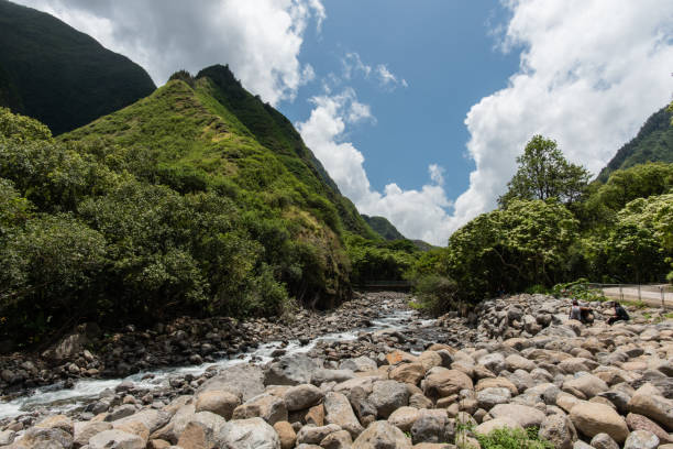 iao valley state park, west maui - maui iao valley state park hawaii islands mountain imagens e fotografias de stock