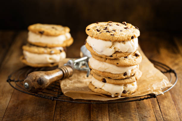 istock Ice cream sandwiches with chocolate chip cookies 811783120
