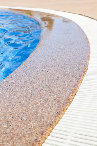 Pool Edge Spill 250+ Swimming Pool Edge With Drain Stock Photos, Pictures & Royalty ...