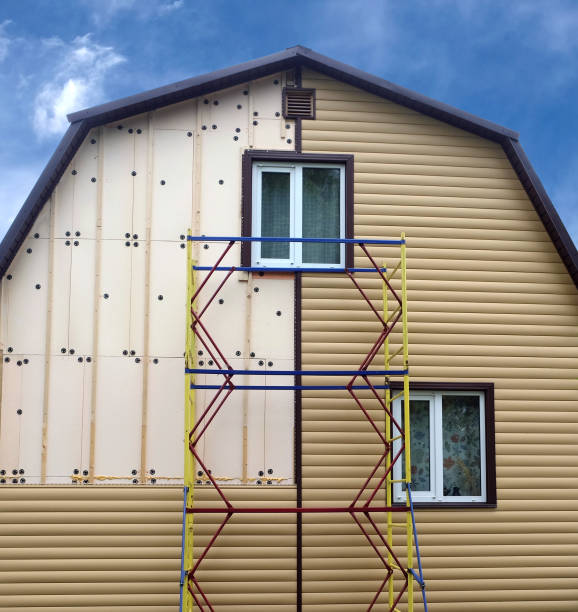 istock Siding panels mounting over insulation on building wall in sunny day 811838300