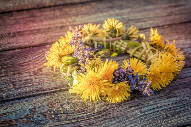 istock Dandelion bouquet on an old wooden background. 811849240