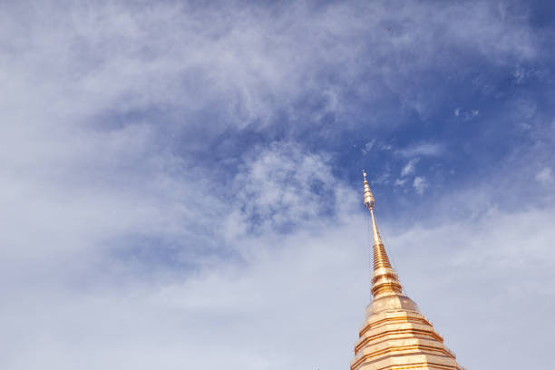 pagoda in blue sky - white cliffs imagens e fotografias de stock