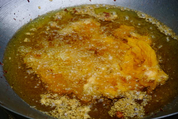 istock Frying pork and Oil in pan 811887950