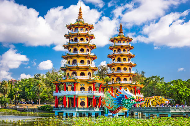 istock Kaohsiung, Taiwan Lotus Pond 811914896
