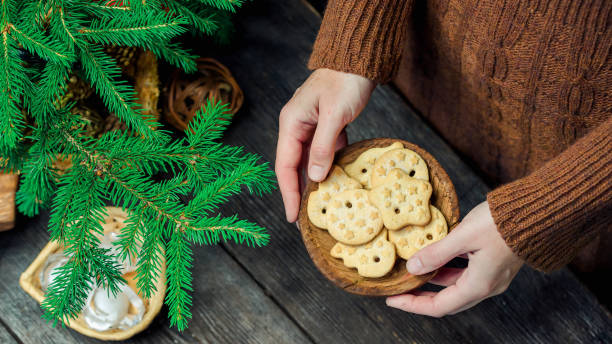 istock Christmas tree decoration with cookies 811921174
