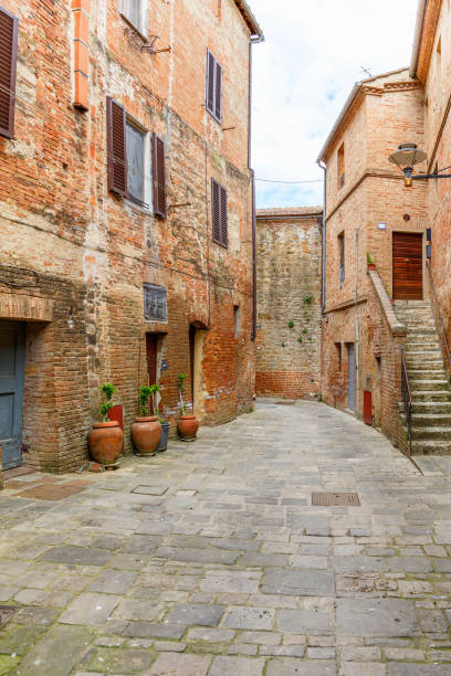 istock Backyard in an Italian village 811927176