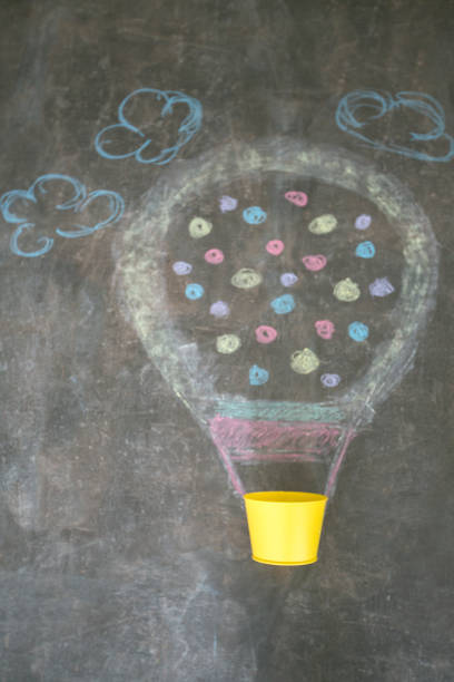 istock Drawing of hot air balloon 811927866