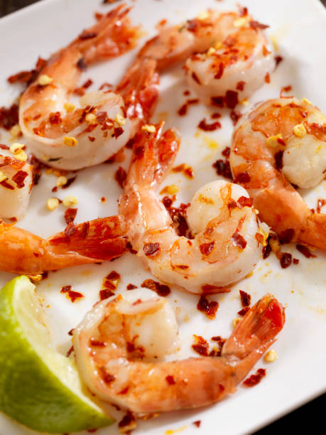 grillowane krewetki marynowane w tequili i limonki - prepared shrimp prawn grilled lime zdjęcia i obrazy z banku zdjęć