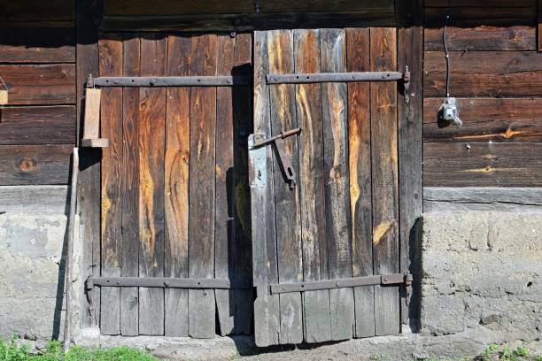 Old wooden gate to the cowshed Shot on the old wooden gate to the cowshed. cowshed stock pictures, royalty-free photos & images
