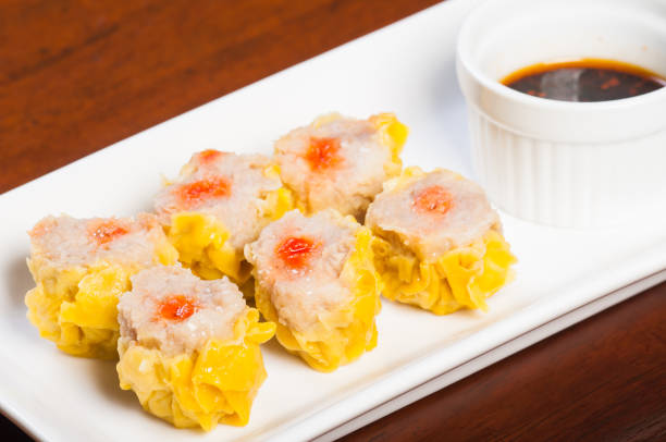 siomai cerdo - shumai fotografías e imágenes de stock