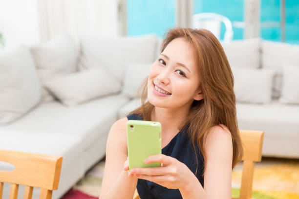istock woman to see a smart phone 812259624