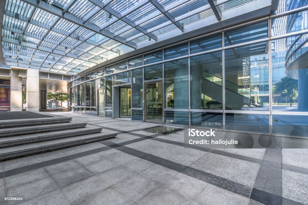 Moderno edificio de oficinas  - Foto de stock de Bloque de Oficinas libre de derechos