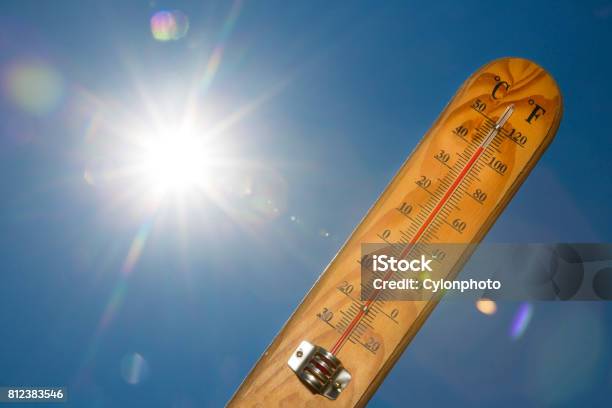 Quecksilberthermometer Sommerhitze Licht Der Sonne Stockfoto und mehr Bilder von Wärme