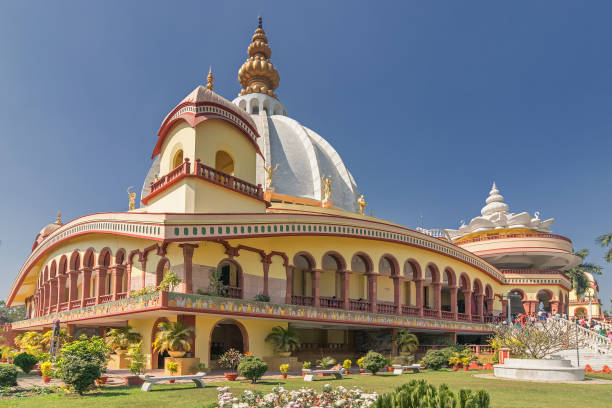 mayapur tempel, iskon hauptsitz. - international society for krishna consciousness stock-fotos und bilder