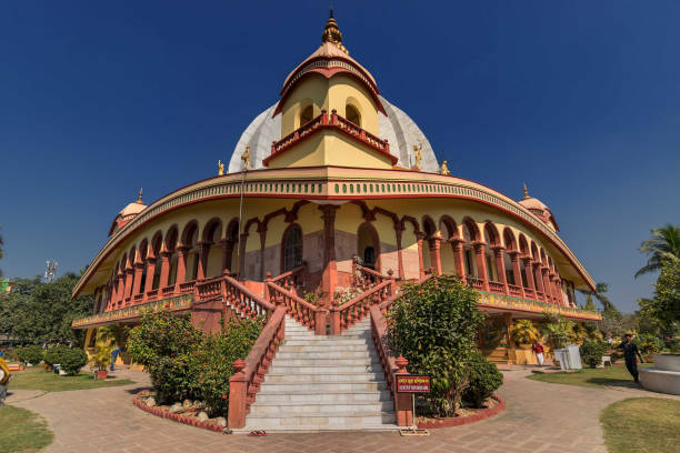 mayapur tempel, iskon hauptsitz. - hase temple stock-fotos und bilder