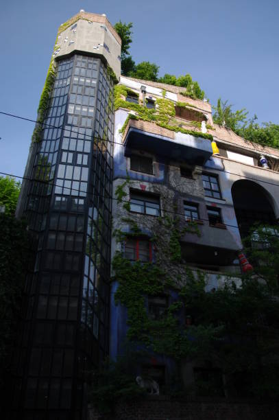 Hundertwasserhaus, Vienna, Austria An expressionist landmark built after the idea and concept of Austrian artist Friedensreich Hundertwasser with architect Joseph Krawina as a co-author. Picture taken on May 28, 2015. hundertwasser haus in vienna austria stock pictures, royalty-free photos & images