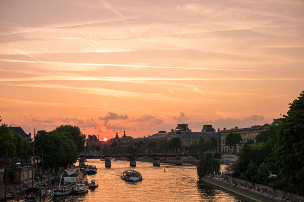 istock Sunset on the historic center of Paris 812470086