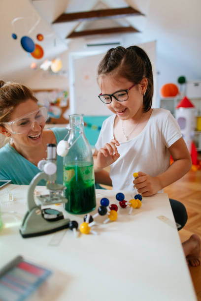 istock Girl and her mother doing chemical experiment 812814946