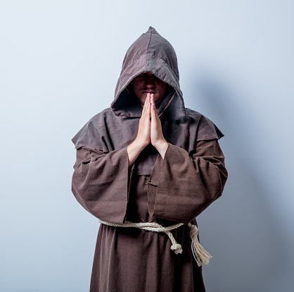 Retrato de joven monje católico photo