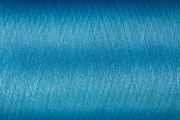 cerrado de fondo de textura de hilo de color azul - embroidery spool thread sewing fotografías e imágenes de stock