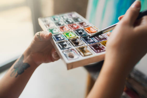 Free picture: A watercolor box held by woman painter while she is using ...