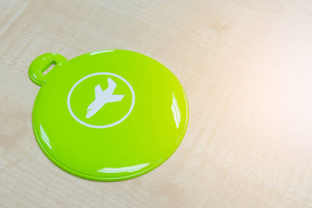 istock Circle green luggage tag on wooden table 812964048