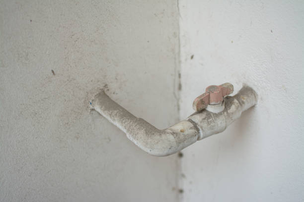 istock Dirty water pipe on dirty wall. 812980064