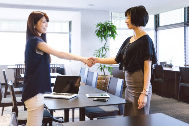 istock Successful Japanese businesswomen in modern office 812981014
