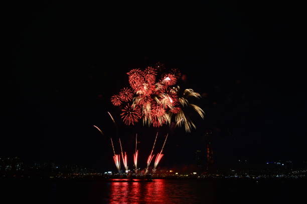 Fireworks5417 Photo of fireworks taken at the Seoul International Fireworks Festival 기념일 stock pictures, royalty-free photos & images