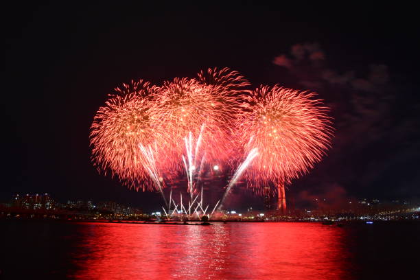 fireworks5445 Photo of fireworks taken at the Seoul International Fireworks Festival 기념일 stock pictures, royalty-free photos & images