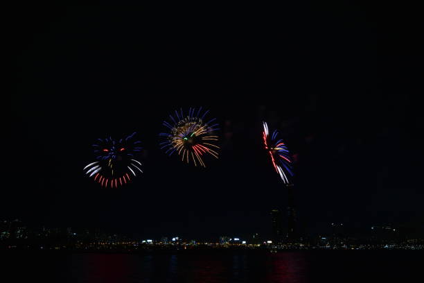 Fireworks5381 Photo of fireworks taken at the Seoul International Fireworks Festival 기념일 stock pictures, royalty-free photos & images