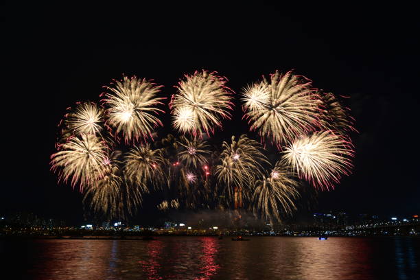 Fireworks5474 Photo of fireworks taken at the Seoul International Fireworks Festival 기념일 stock pictures, royalty-free photos & images