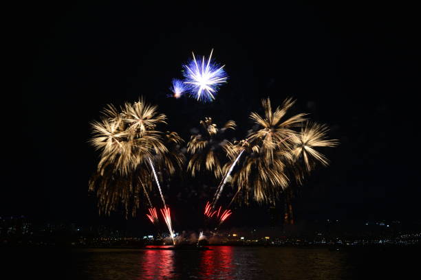 fireworks5423 Photo of fireworks taken at the Seoul International Fireworks Festival 기념일 stock pictures, royalty-free photos & images