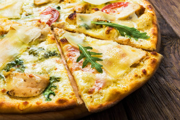 istock Delicious pizza with chicken, parmesan and fresh arugula 813024458