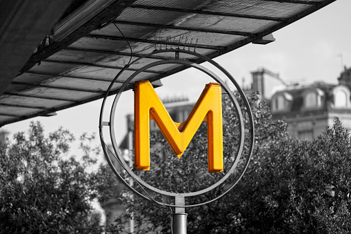 Yellow Paris Metro sign