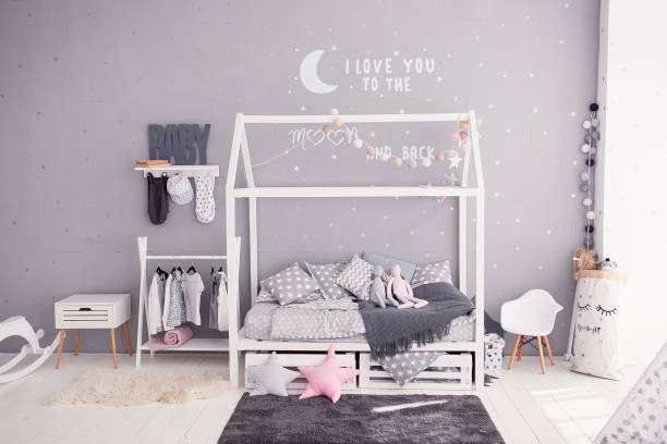 уютная детская спальня в скандинавском стиле с аксессуарами diy - childrens furniture стоковые фото и изображения
