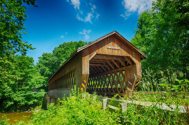 most pokryty conneaut creek - covered bridge zdjęcia i obrazy z banku zdjęć