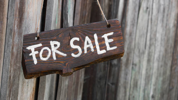 istock Sale wood sign 813115398